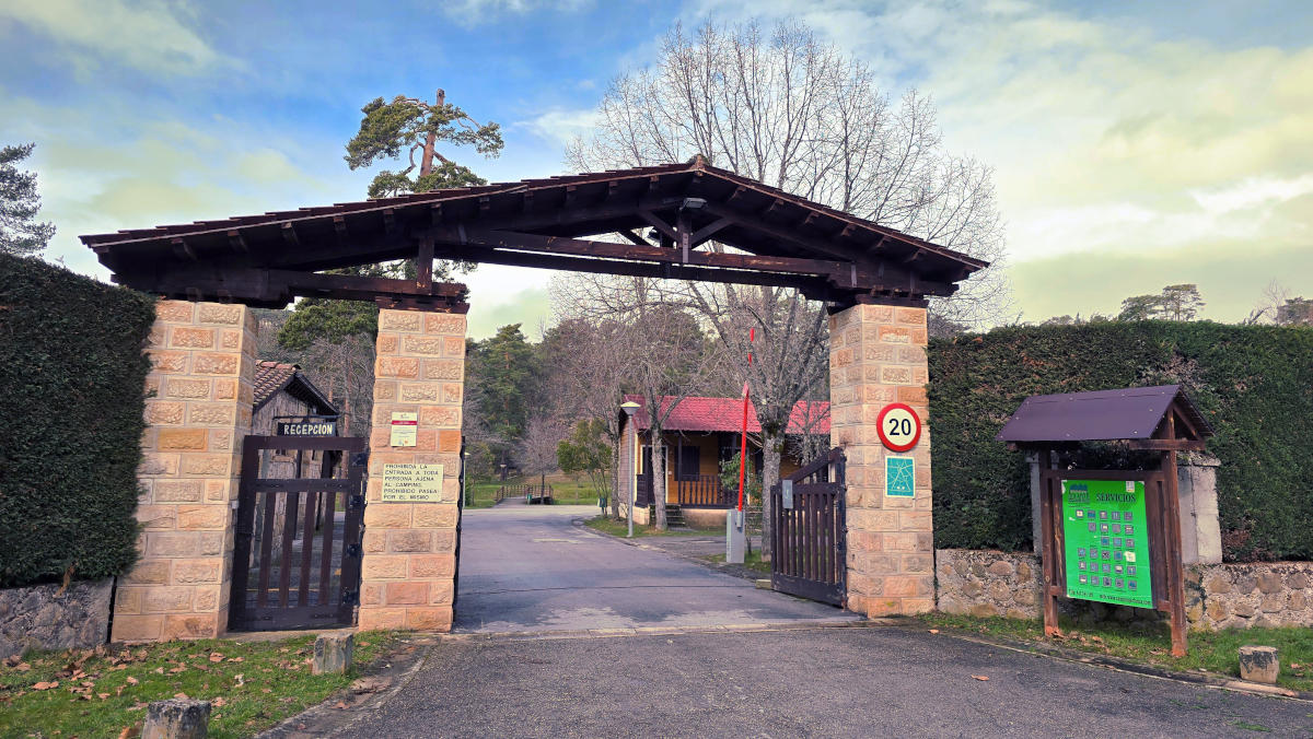 Entrada Camping Quintanar