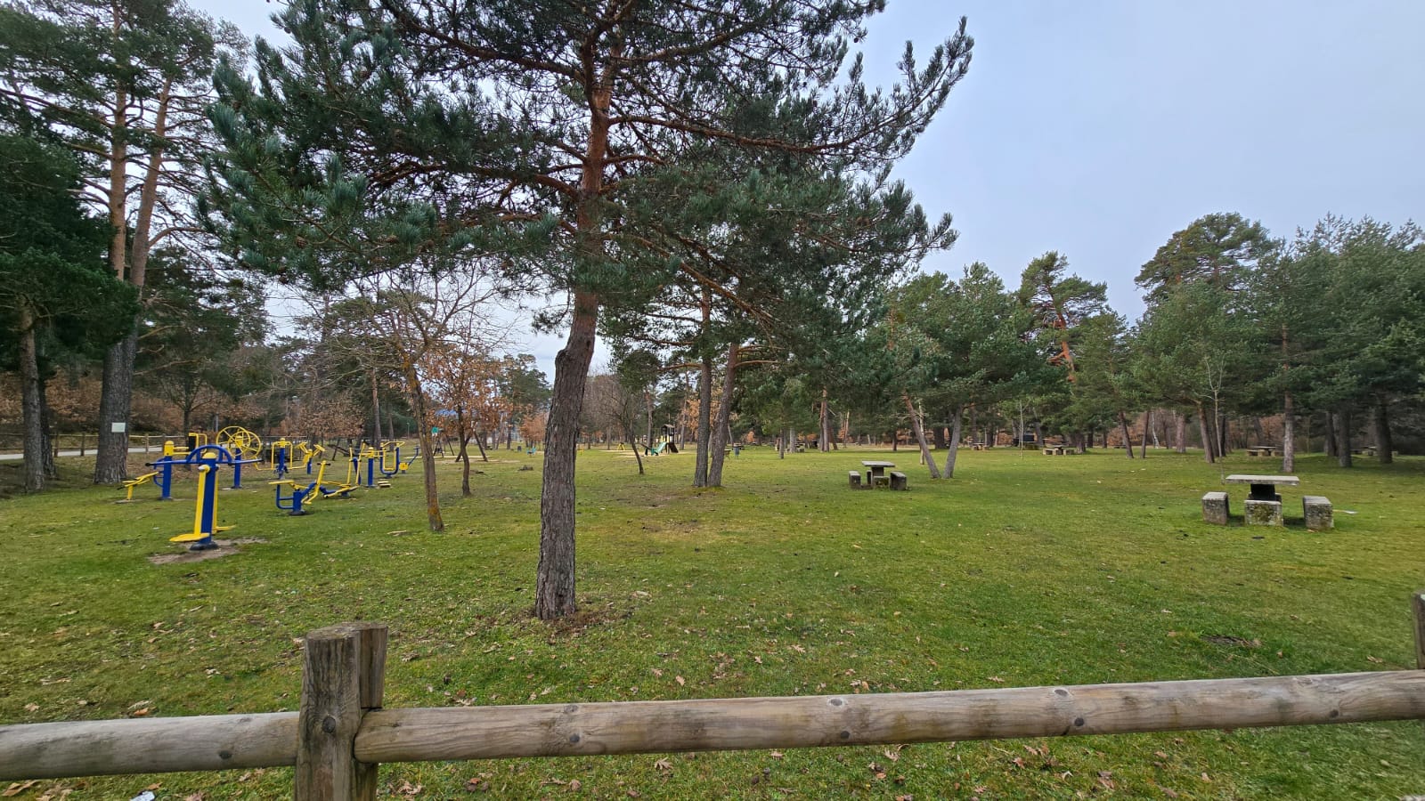 zona de recreo infantil y adulto